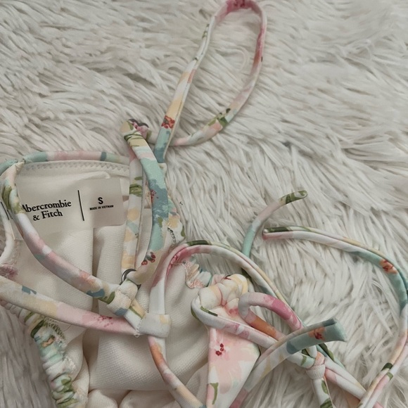 Abercrombie floral Bikini Set with Cover-Up - Picture 6 of 8